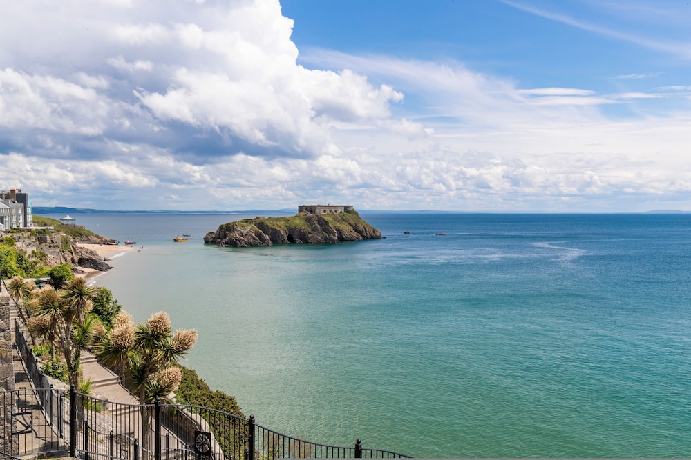 Sherbourne House - Seaside Apartment