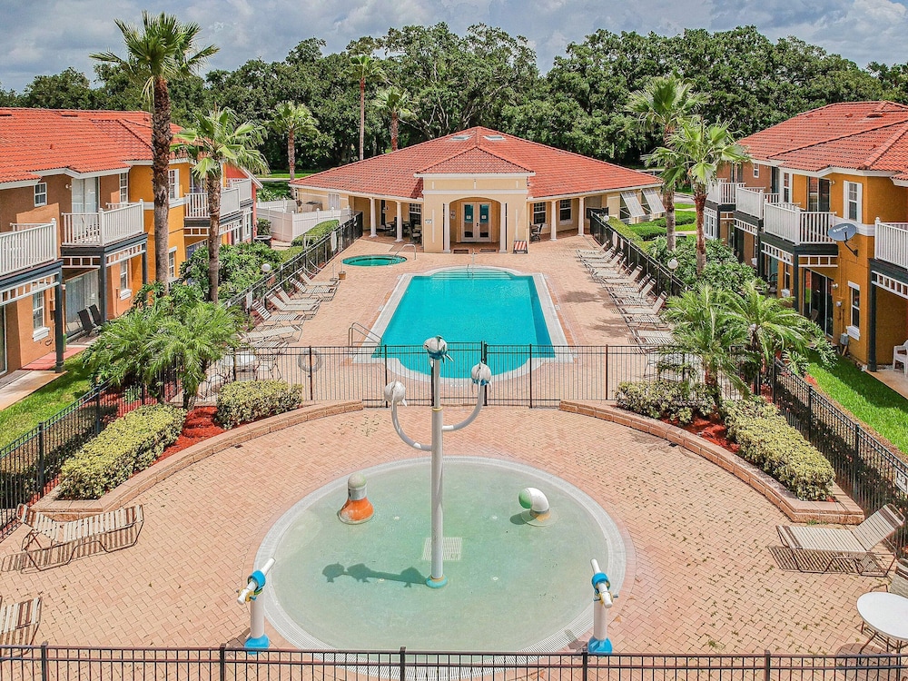 Carpet-free 4BR w/ Pool, 2 Master Bds, Near Disney