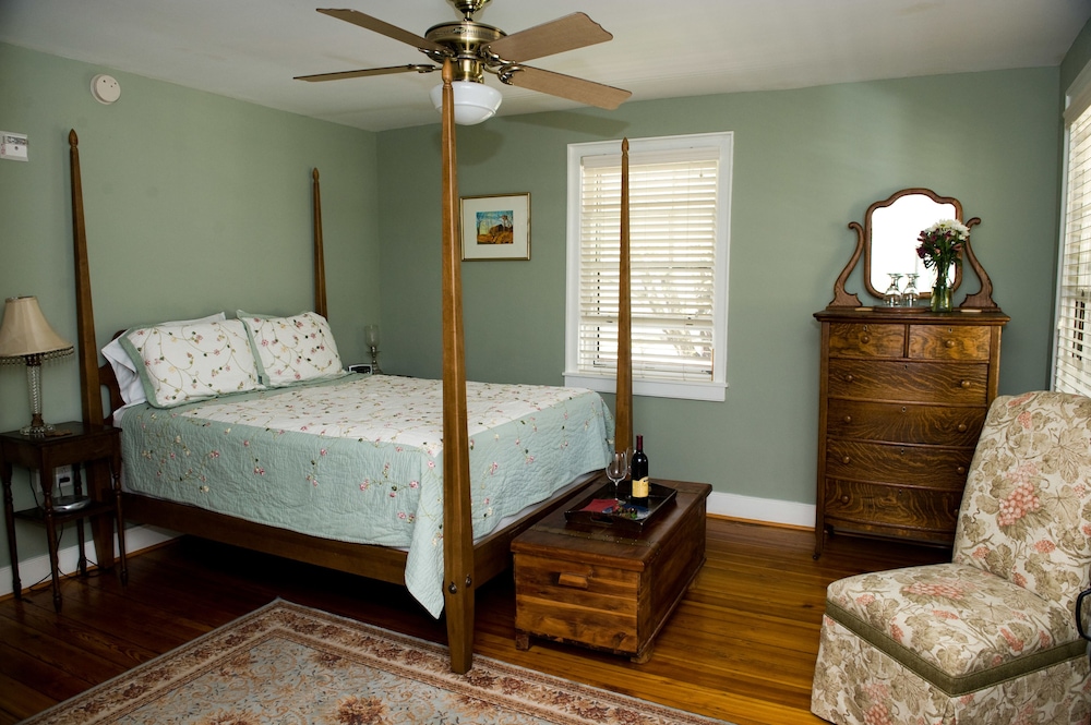 Hopkins Ordinary Bed Breakfast and Ale Works