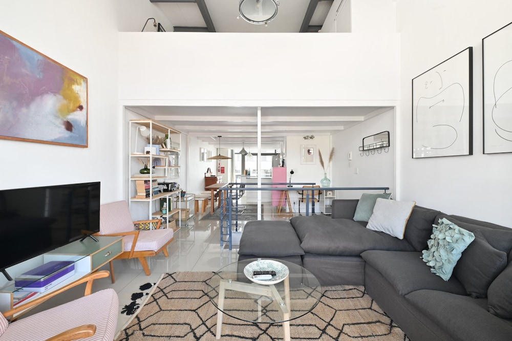 Two Bed Table Mountain Views Central