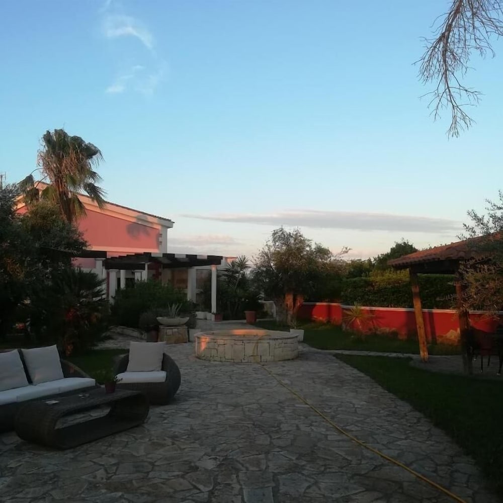 La Maison Rouge Resort