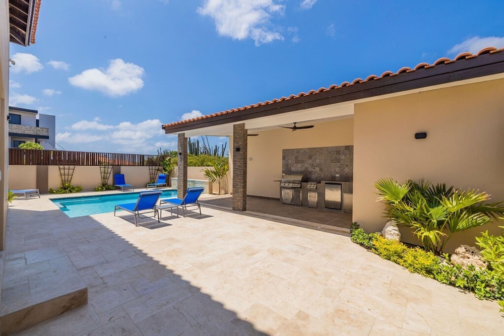 Luxury Noord 3 2 Villa - W Private Saltwater Pool