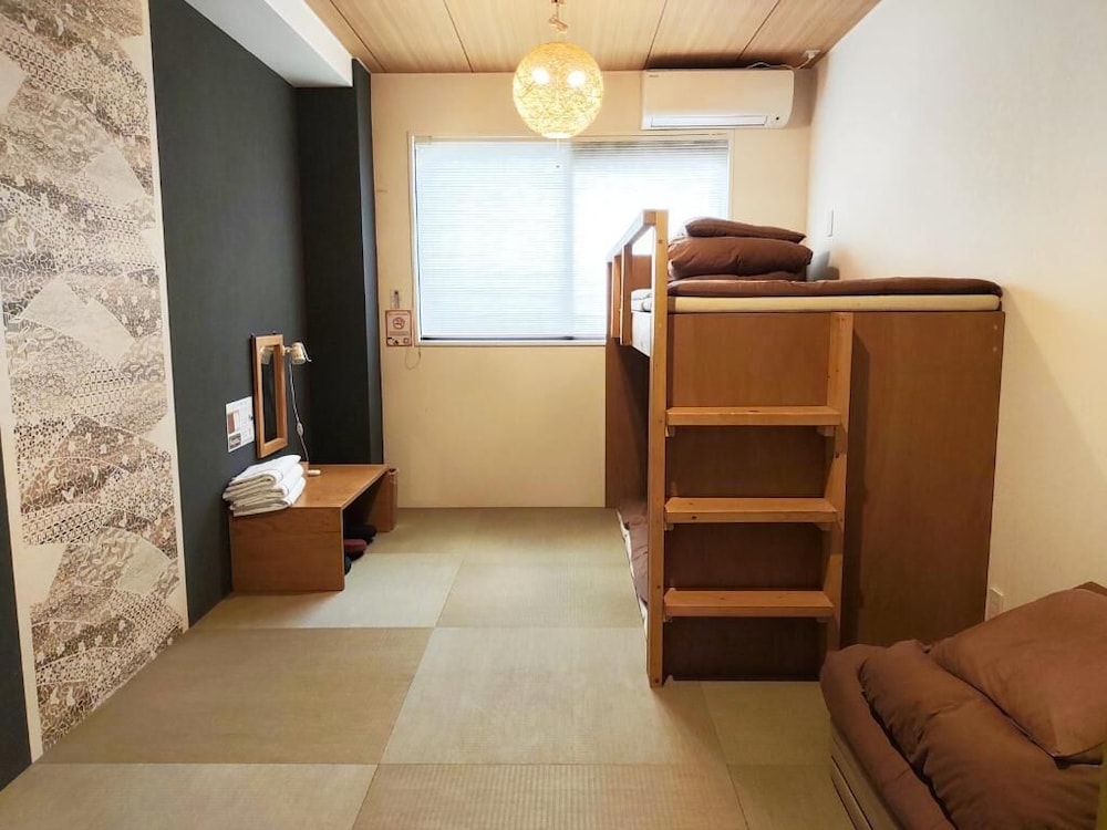 J-Hoppers Osaka Universal - Hostel