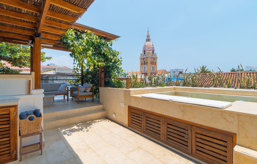 Goitia Apartment-rooftop Jacuzzi