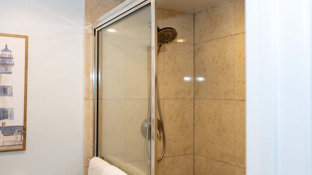 Sleeps 10 Direct Beach Heated Pool 3 Bedroom Apts