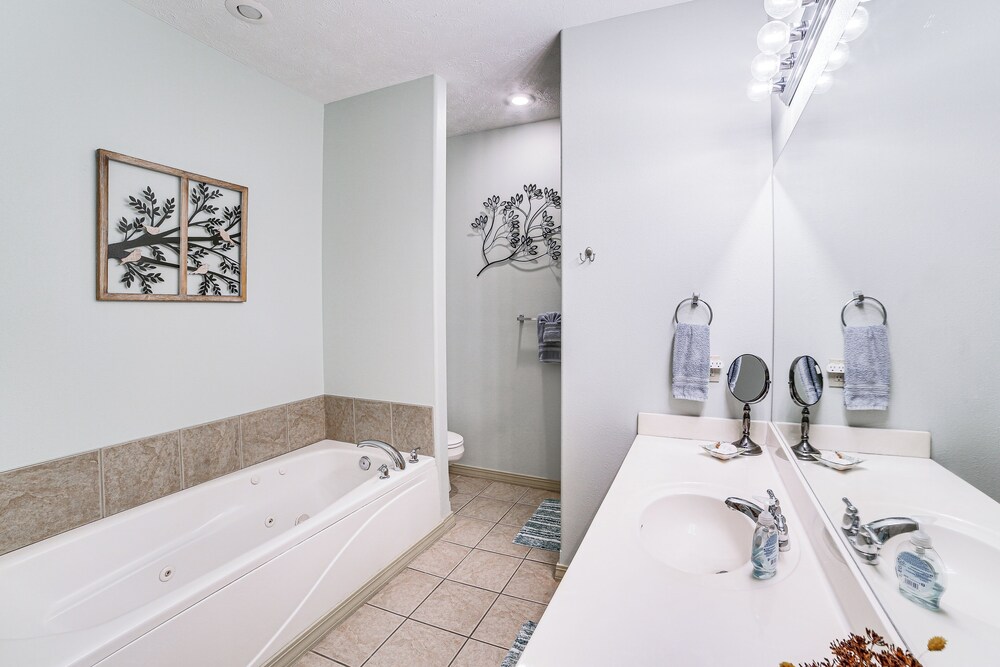 Pool & Lake Access: 'cozy Nest' in Branson West