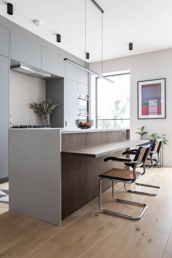 Redcliffe Square XII by Onefinestay