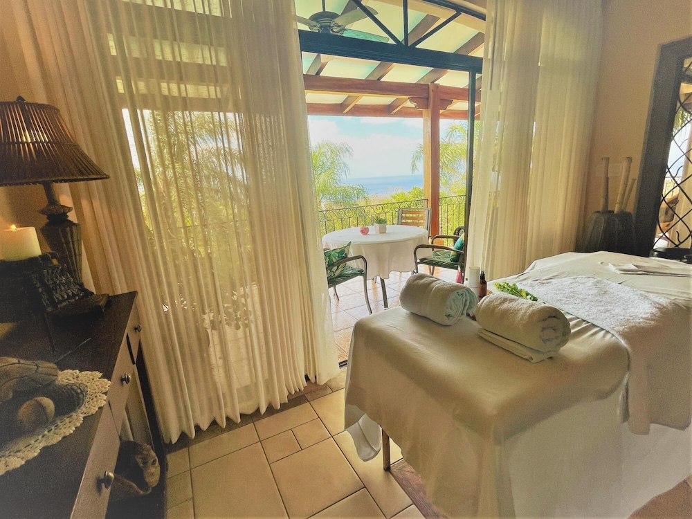 Playa Potrero 4 BR Home Large Saltwater Pool Spectacular Views - Villa Oasis view 5