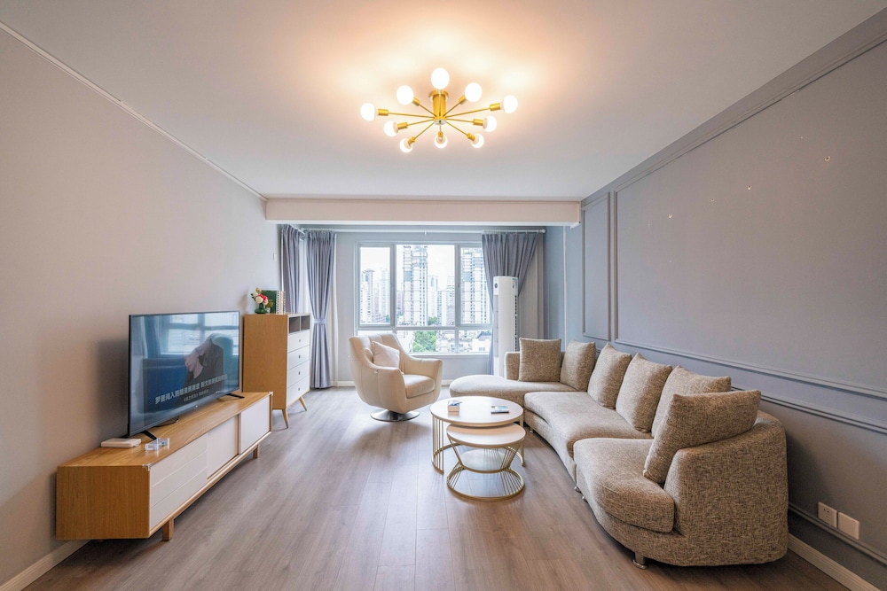 Tyms Xujiahui Prime 2BR APTGarden