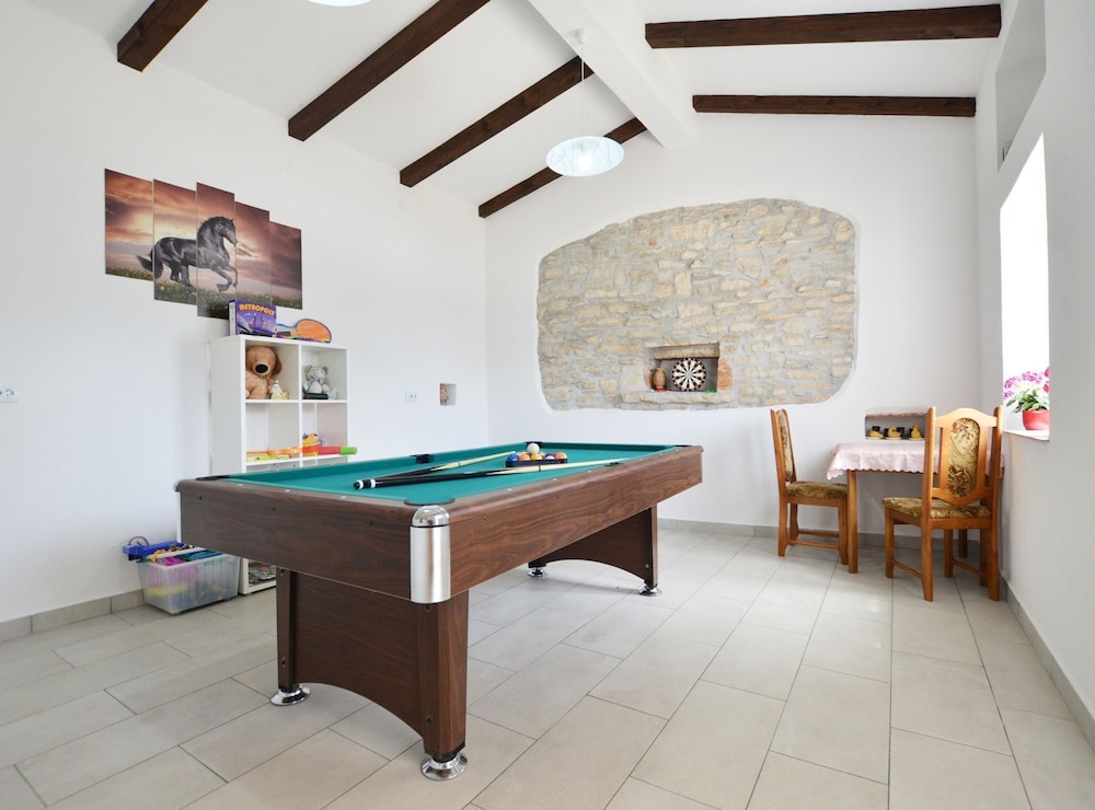 Idyllic Getaway Holiday Home With Pool
