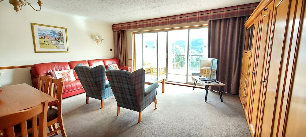 Loch Rannoch Highland Club Red Squirrel Lodge 02