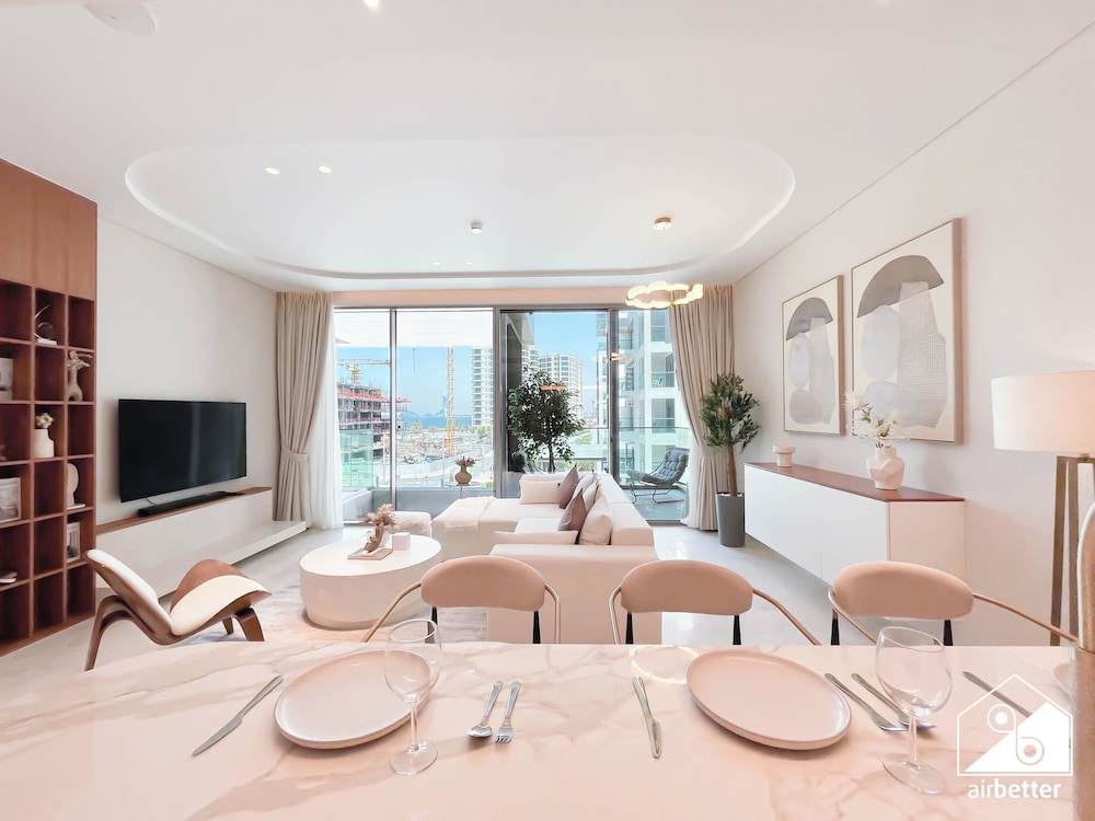 Luxury Beachfront 1BR on Palm Jumeirah & Balcony