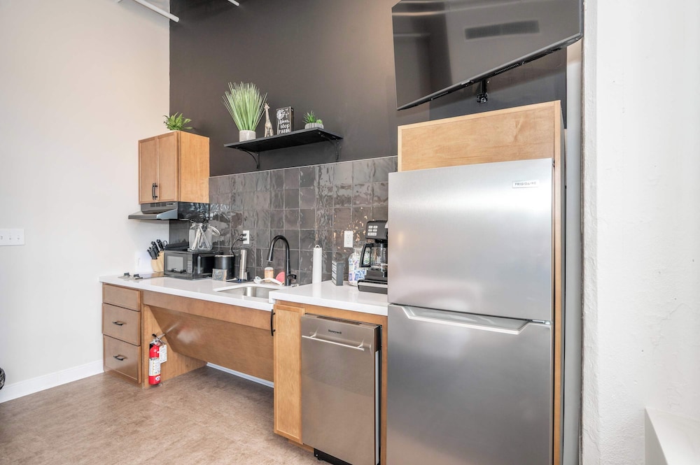 The 333 Suites 204 Stay for 2
