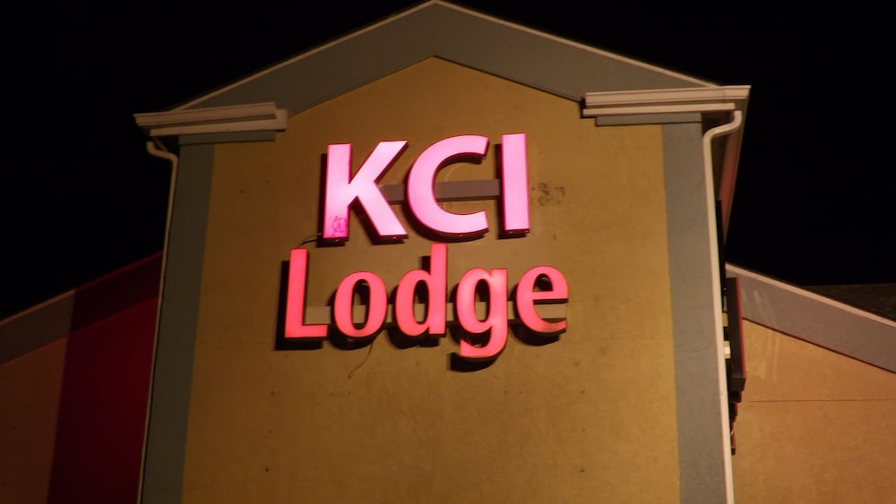Kansas City Vacations - KCI Lodge - Property Image 16