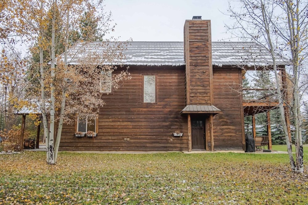 Flathead River Retreat For 15!