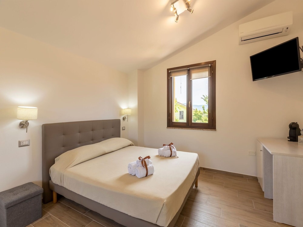 Apartment With Exclusive Swimming Pool view 4