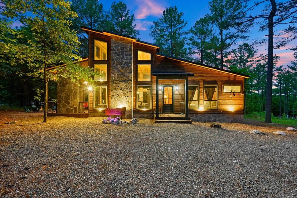 Luxury Cabin in the Woods w/ Hot Tub & Yard Games! view 3
