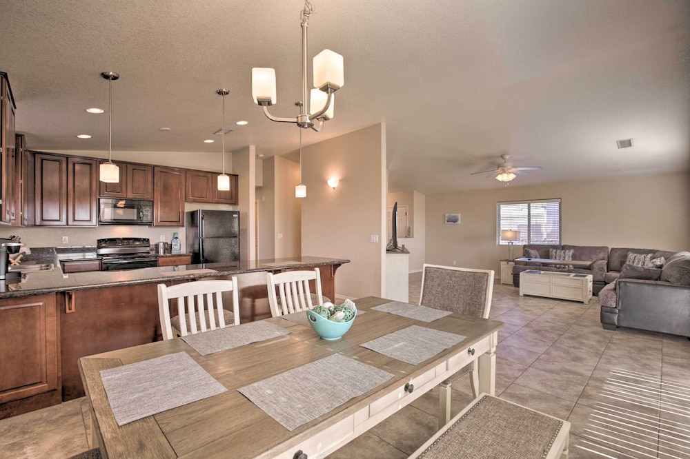 3 Mi to Beach & Boat Launch: Lake Havasu Home!