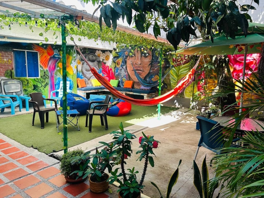 Blue Coast Hostal - Hostel