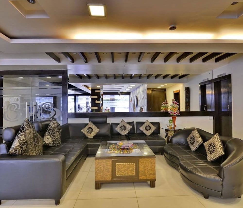 Lobby & Reception
