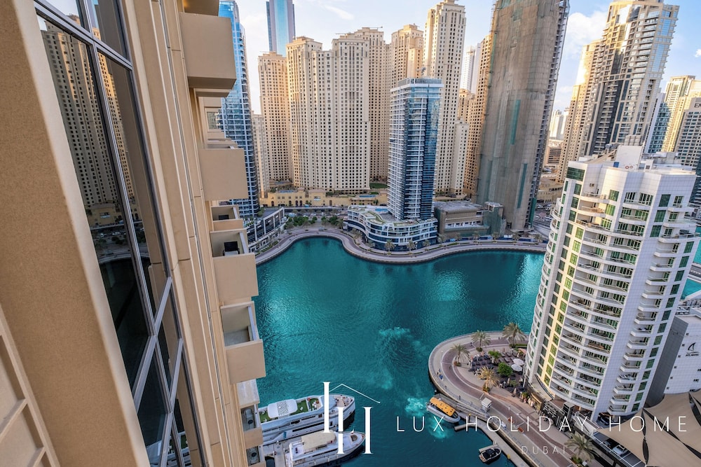 LUX The JW Marina Studio 3