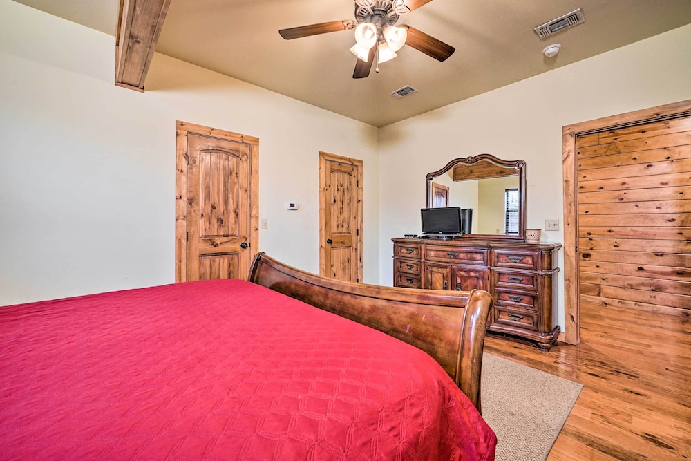 Broken Bow Cabin w/ Deck, Hot Tub & Fire Pit! view 5