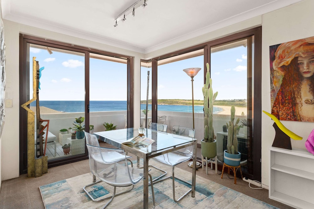 Pristine 2-bed With Expansive Beach Views