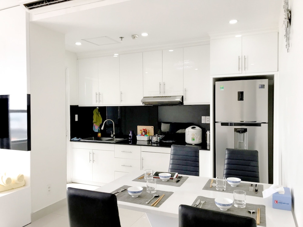 Sunrise City 2BR SW Pool 20th