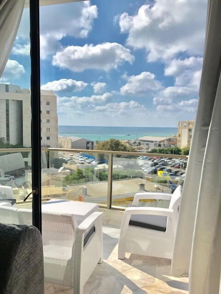 Beach View Apartments And Studio