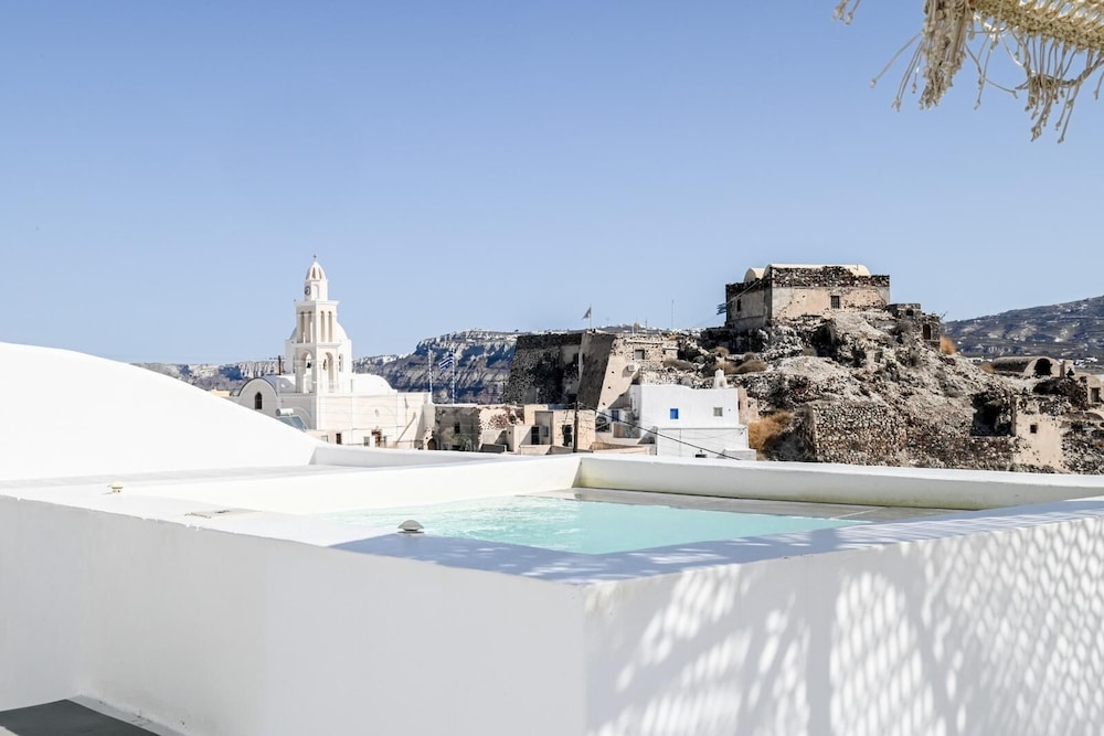 Amphora Thalassa Seaview Gem w Private Jacuzzi