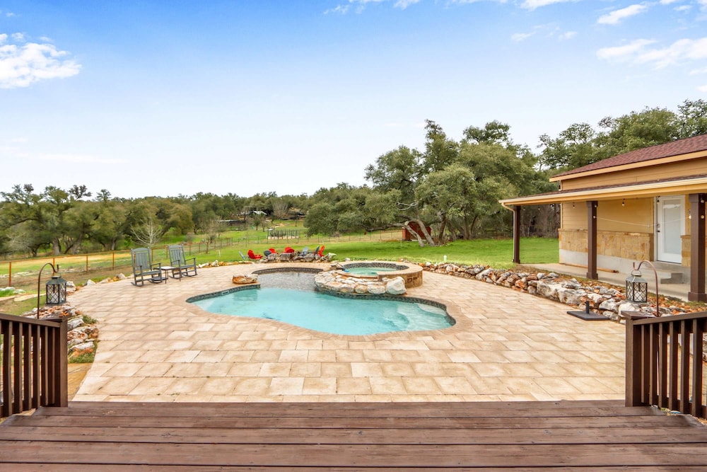 Piece of Haven A Hill Country Retreat for 7!