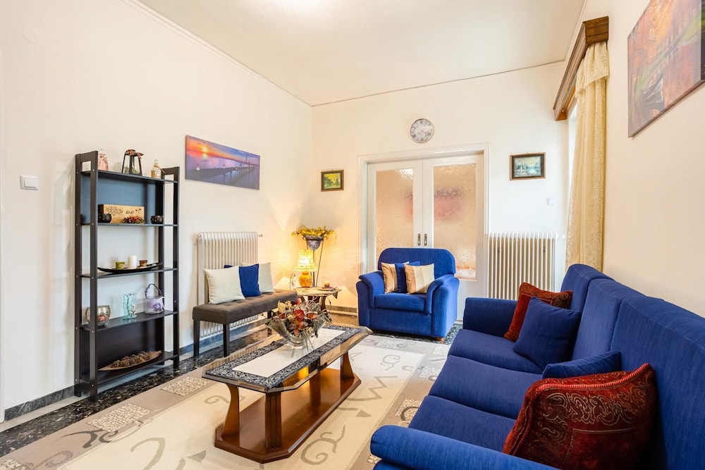 Seaside Family Haven - Avia s Spacious Getaway
