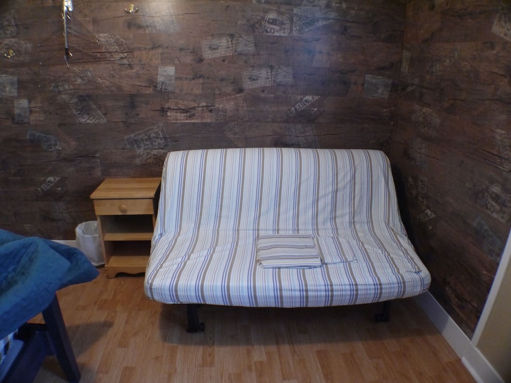 Levis Vacations - Auberge Jeunesse LouLou's Backpacker Hostel - Property Image 4