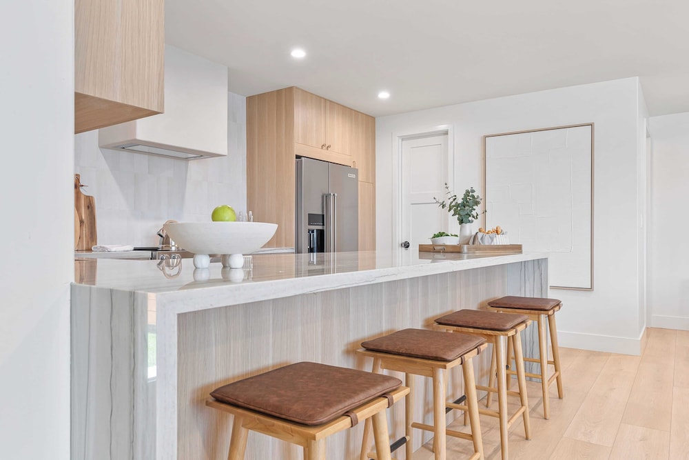 2 Homes in San Clemente by Avantstay Sleeps 26, Steps From Sunset Cliffs, Ocean Beach & Dining