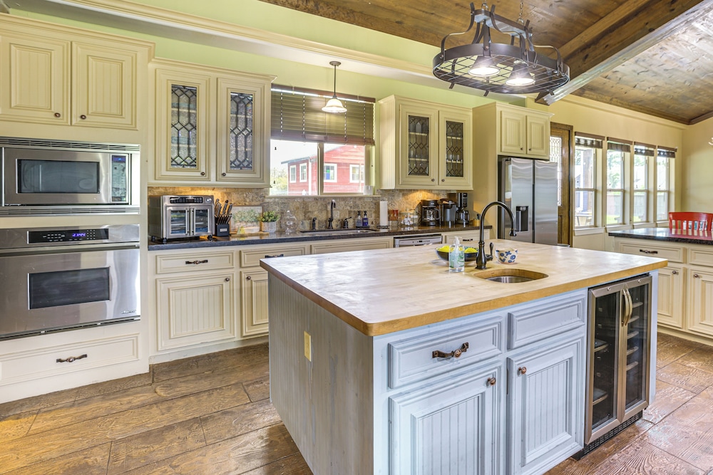 Lazy River Retreat in Cypress w/ Backyard Oasis!
