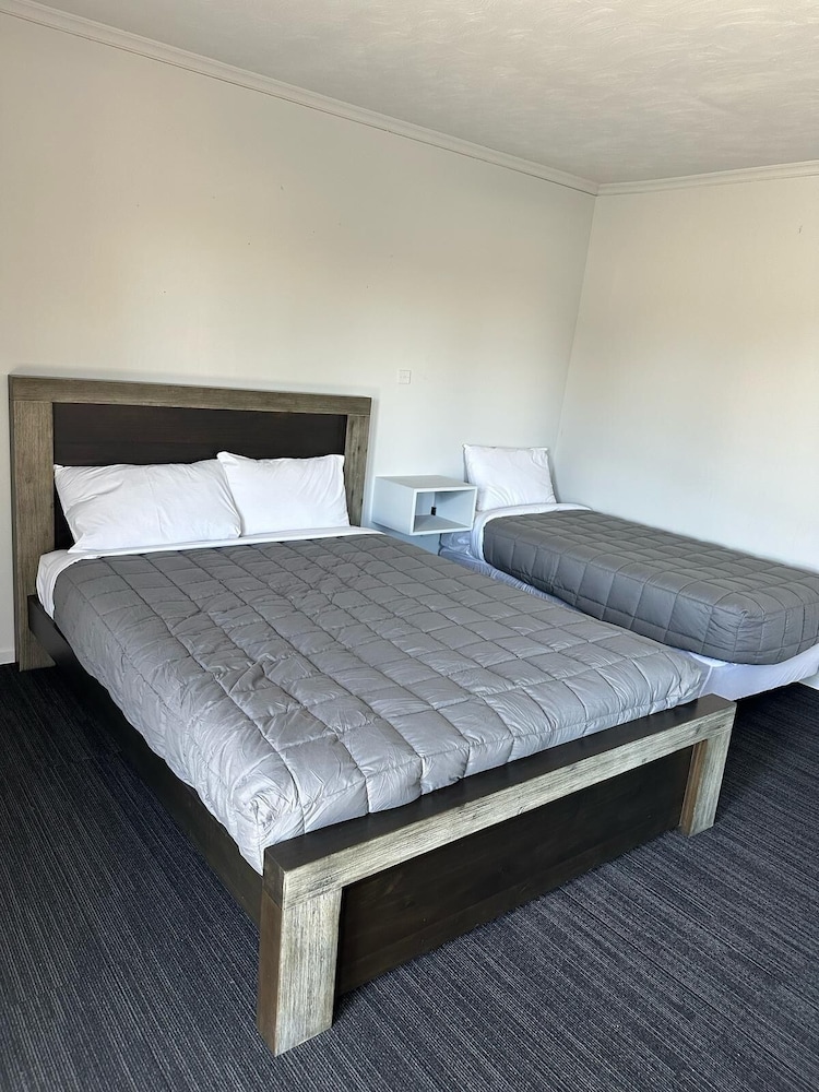 301 Bealey Ave Motel
