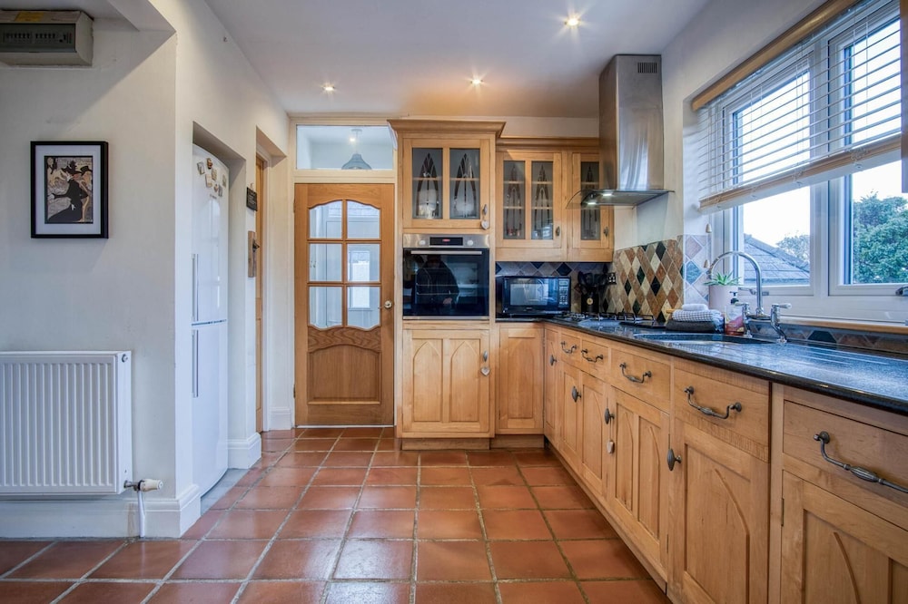 Little Glen - 3 Bedroom Holiday Home - Tenby