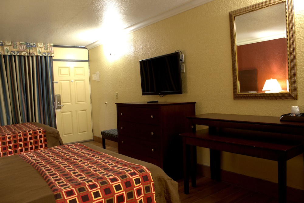 Polynesian Inn