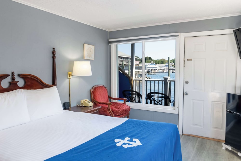 Fishermans Wharf Inn