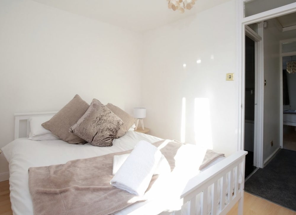 Arma Short Stays - Turner Close view 5