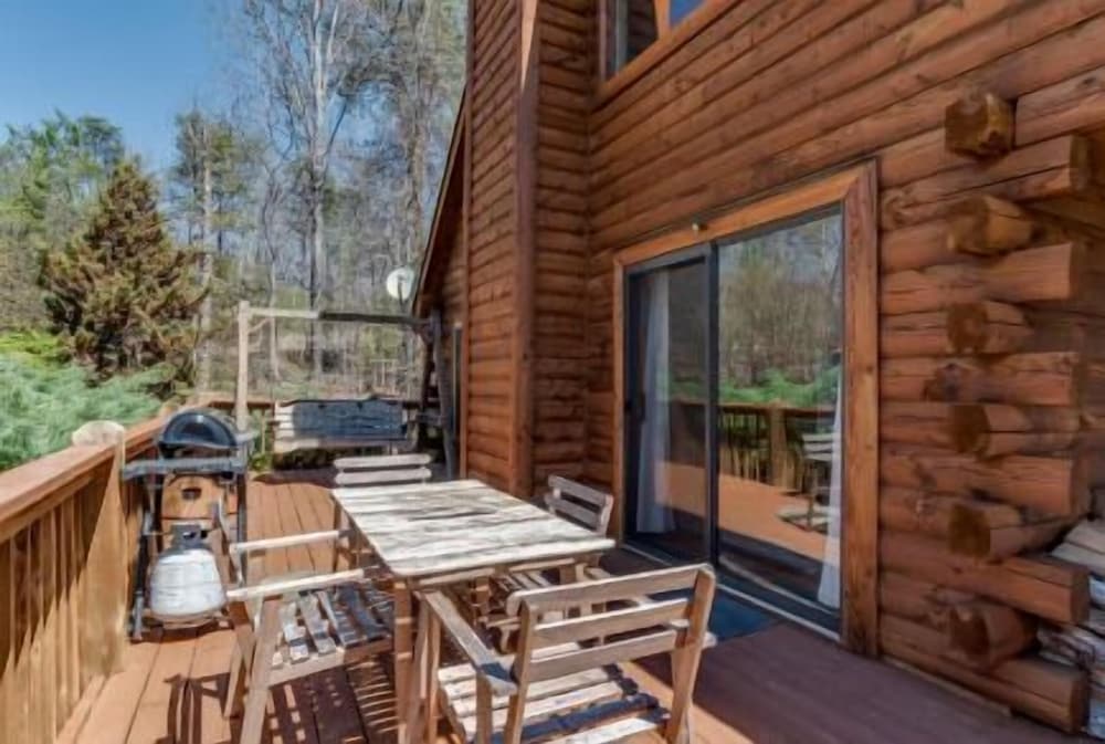 Horseshow Hideaway - Pet Friendly Cabin, 7 Minutes to TIEC - Property Image 9