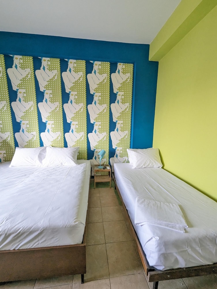 Okeania Seafront Rooms in Kamena Vourla