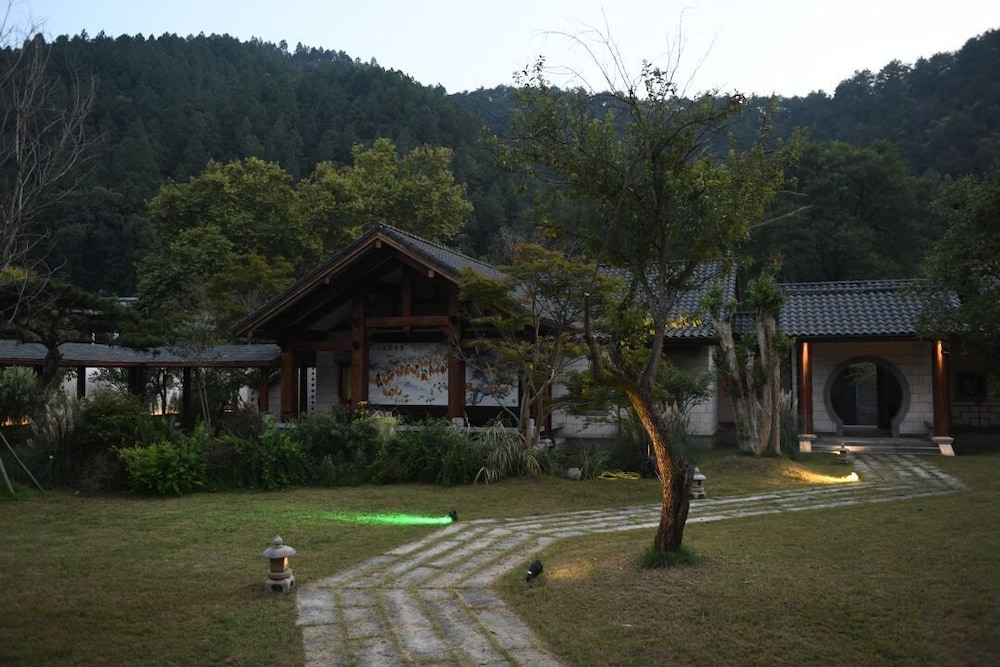 Wu Yi Creekside Homestay