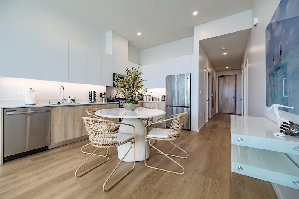 @ Marbella Lane - Sleek Corner Ocean View