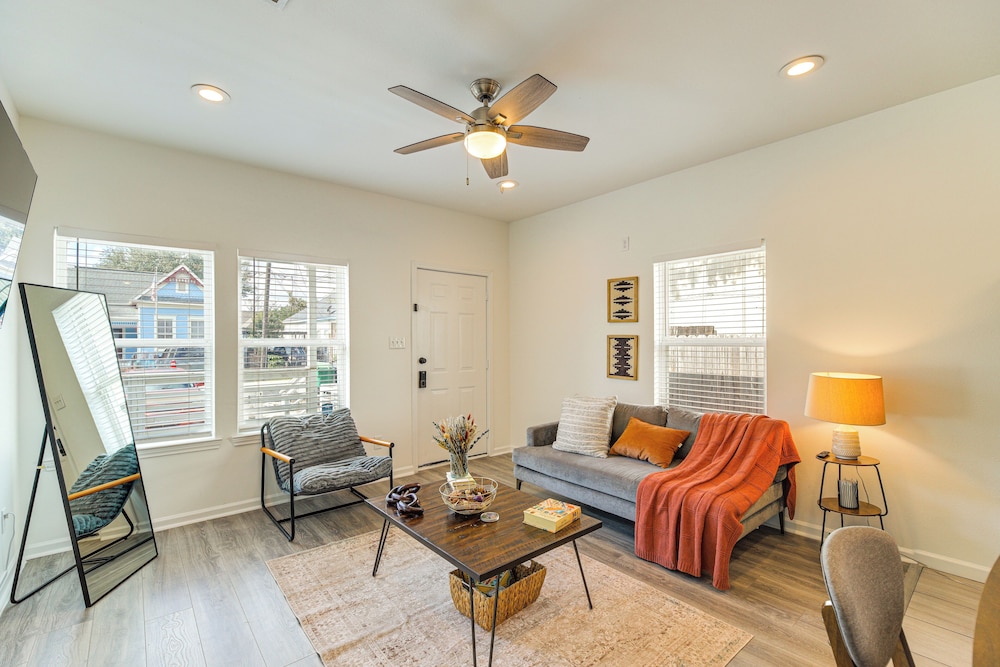 Light Rail Access & Skyline View! Modern HTX Home