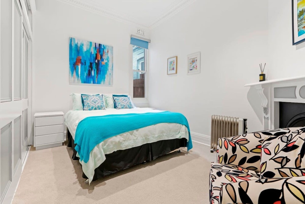 Bright Home in Trendy Newtown Close to the Park