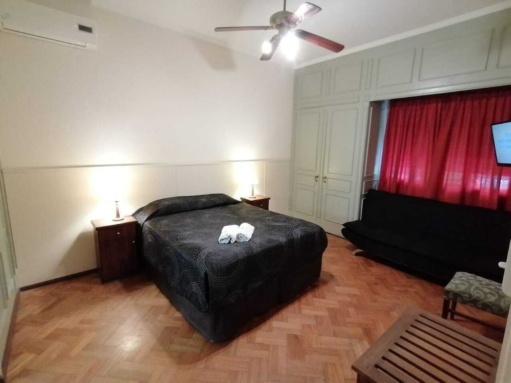 Alamo Hostel & Suites