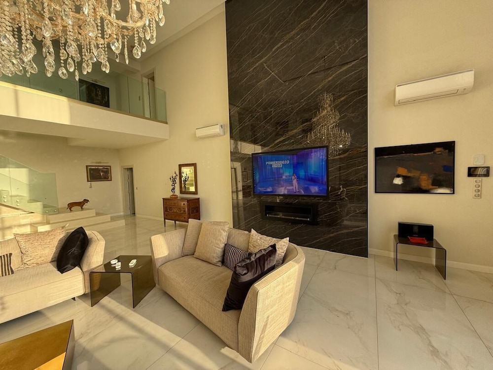 Villa Italia Somone Luxury Hotel