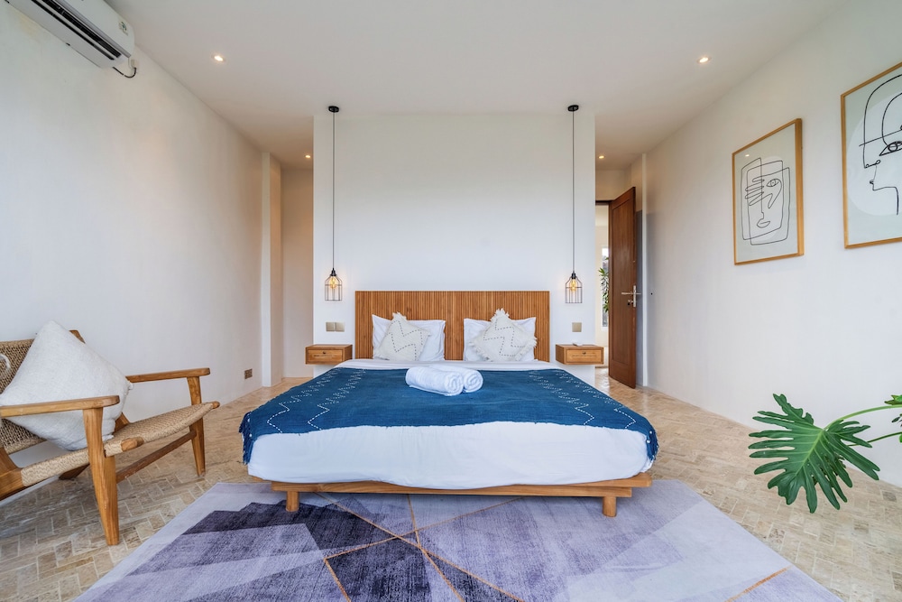 Eleven Villa Canggu - Calm Oasis with Pool and Privacy