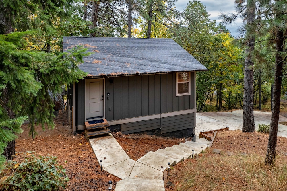 Evergreen Retreat B 30 Night Minimum 1 Bedroom Apts